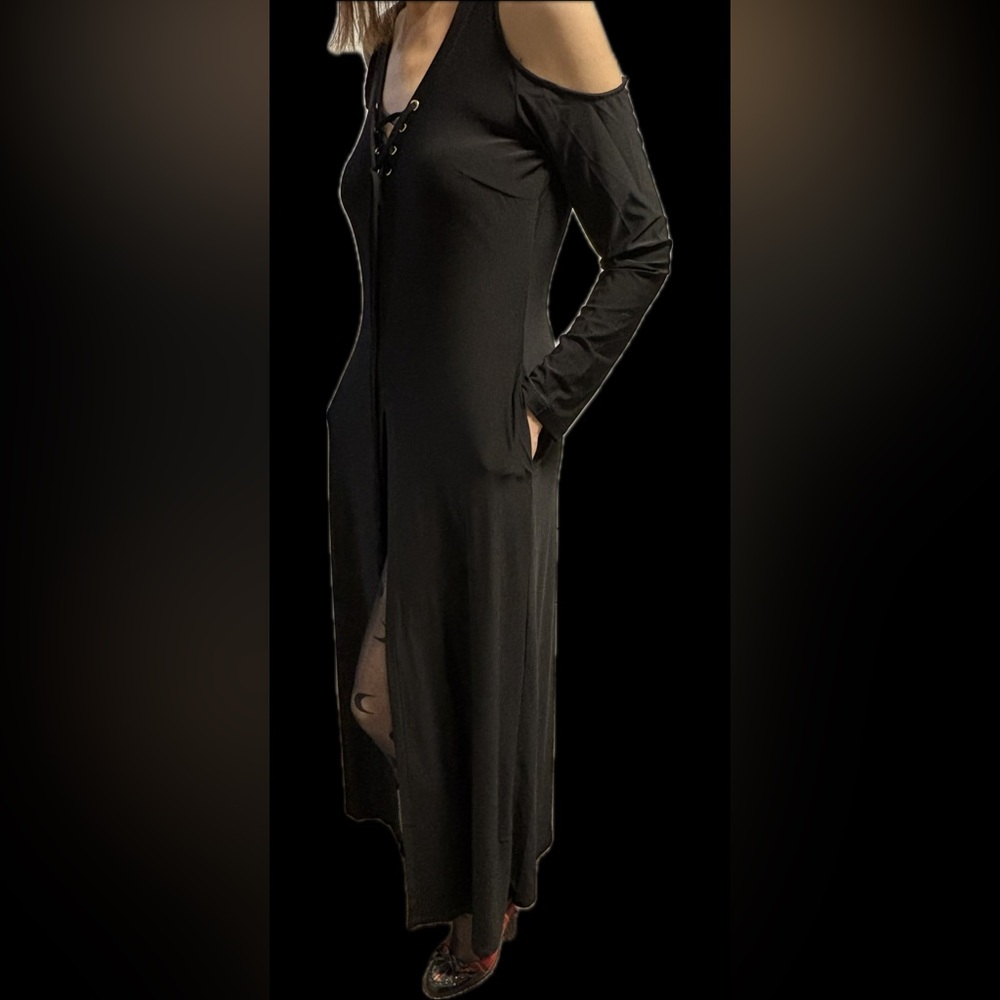 Venus Black Cold Shoulder Maxi Shirt with corset detailing and Pockets! Medium